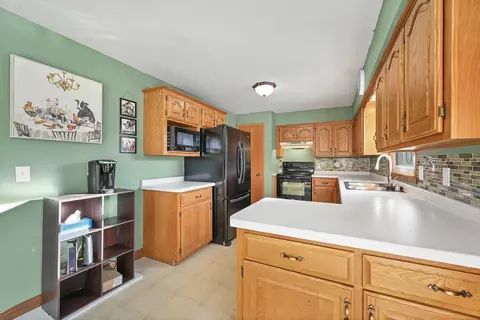 Kitchen - 1531 E Pershing St, Appleton, WI 54911 photo 3 of 5