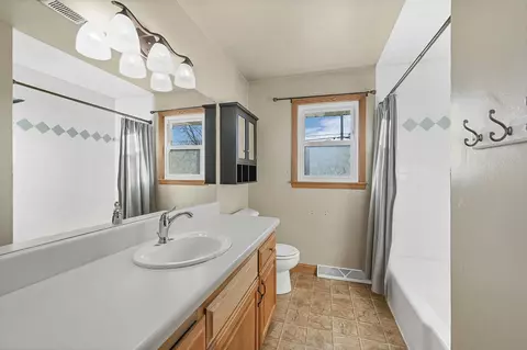Bath - 1531 E Pershing St, Appleton, WI 54911 photo 1 of 3