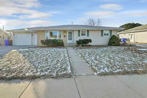 1531 E Pershing St, Appleton, WI 54911