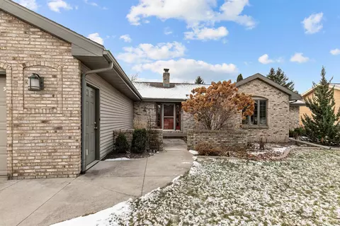 2405 W Roselawn Dr, Appleton, WI 54914 photo 3
