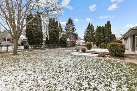 2405 W Roselawn Dr, Appleton, WI 54914 photo 8