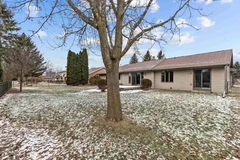 2405 W Roselawn Dr, Appleton, WI 54914 photo 5