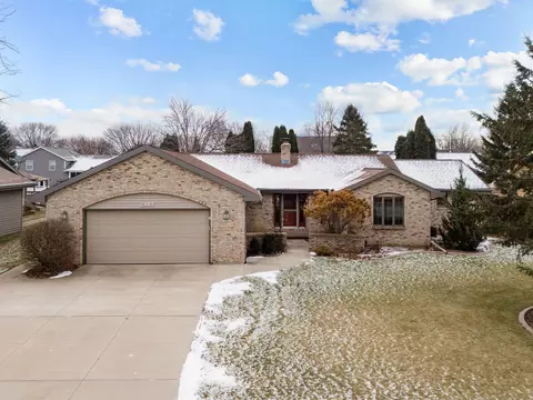 2405 W Roselawn Dr, Appleton, WI 54914