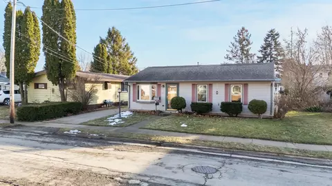 871 Roosevelt St, Menasha, WI 54952