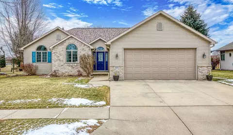 124 Hidden Ridges Cir, Combined Locks, WI 54113
