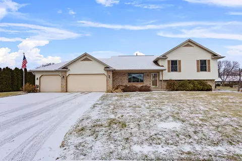 204 Riva Ridge Ln, Neenah, WI 54956