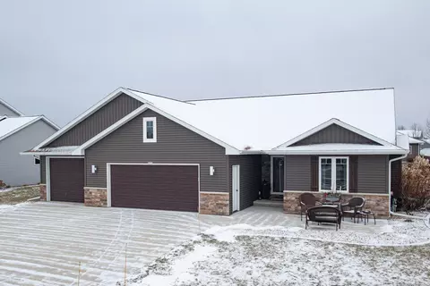 3910 Sandhill Ct, Oshkosh, WI 54904