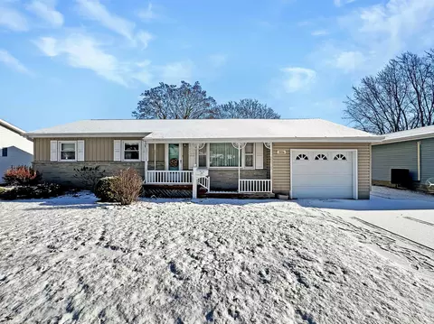 3014 17th St, Menominee, MI 49858