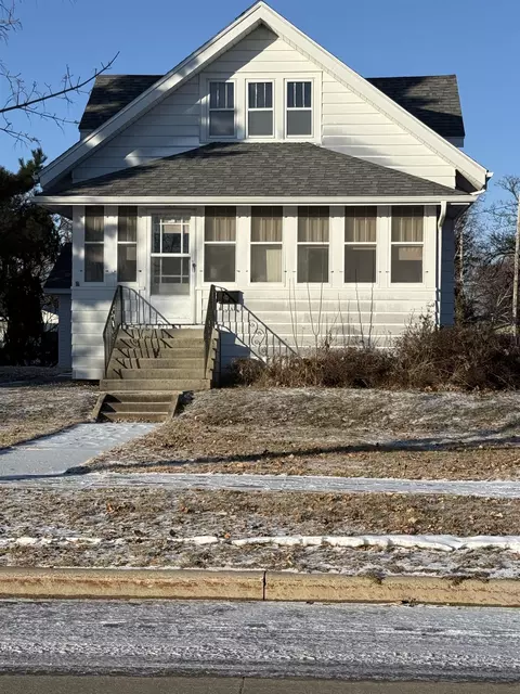 704 W 5th Ave, Oshkosh, WI 54902