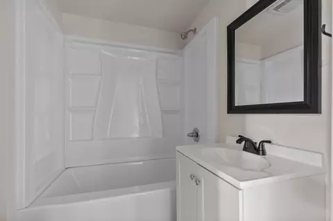 Bath - 1506 N Oneida St, Appleton, WI 54911 photo 2 of 2
