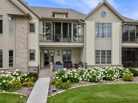 284 E Harbor View Dr, Fond Du Lac, WI 54935