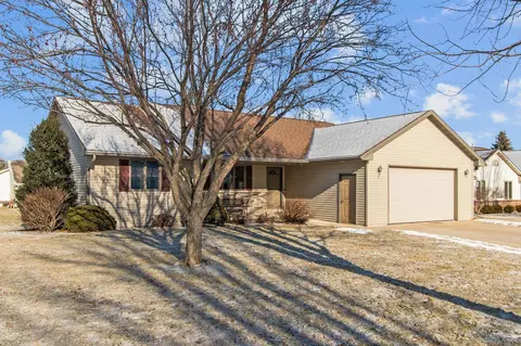115 Green Way Dr, Combined Locks, WI 54113