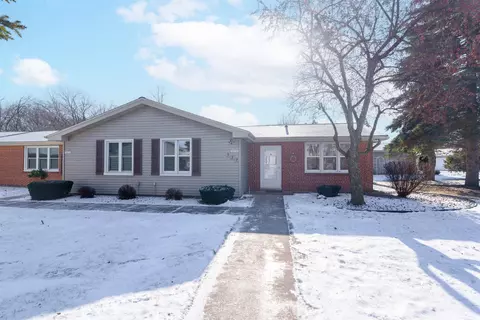 937 S West Ct #D, Appleton, WI 54915