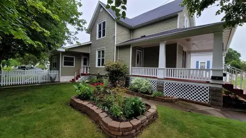 1828 Carney Ave, Marinette, WI 54143