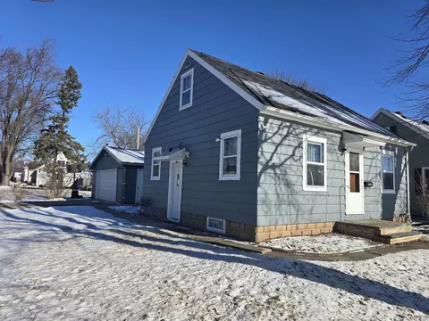 Exterior - 1042 W Kamps Ave, Appleton, WI 54914 photo 3 of 4