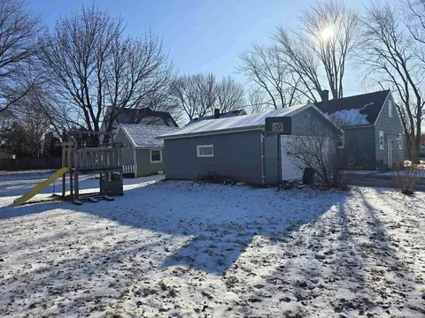 Exterior - 1042 W Kamps Ave, Appleton, WI 54914 photo 4 of 4
