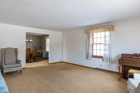 Living - 1701 S Douglas St, Appleton, WI 54914 photo 2 of 4
