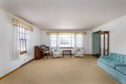 Living - 1701 S Douglas St, Appleton, WI 54914 photo 1 of 4