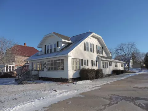 118 W Main St, Gillett, WI 54124
