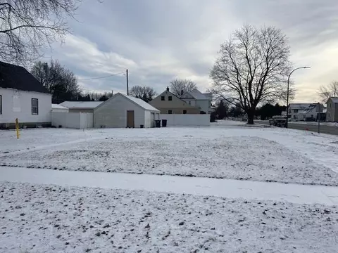 404 E Division St, Shawano, WI 54166