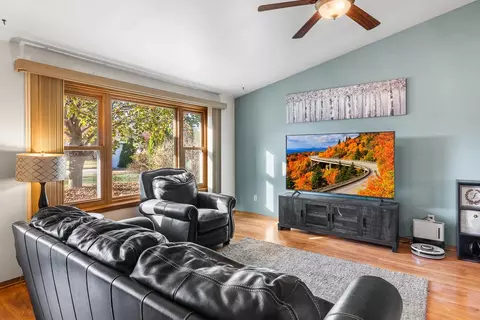 3308 S Kernan Ave, Appleton, WI 54915 photo 7