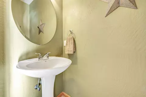 Bath - 4317 E Appleseed Dr, Appleton, WI 54913 photo 1 of 4