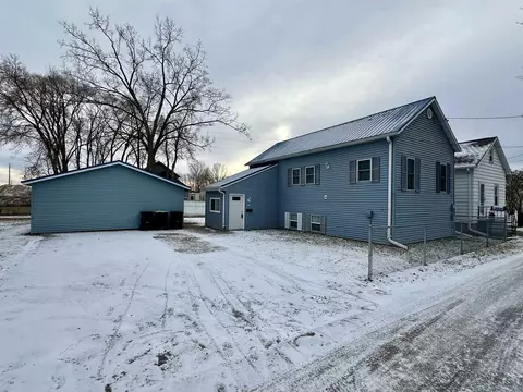 309 4th Pl, Menominee, MI 49858
