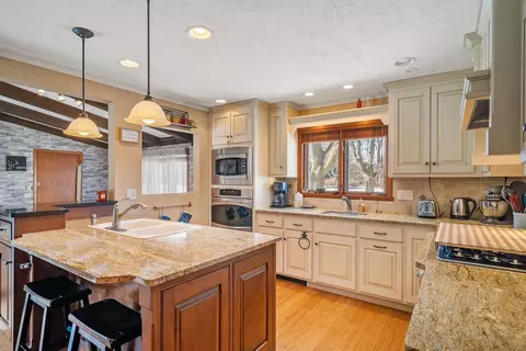 203 E Mcarthur St, Appleton, WI 54911 photo 4