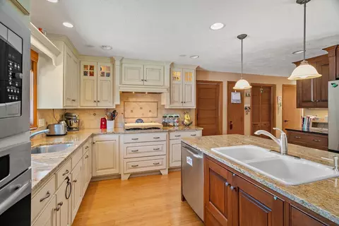 203 E Mcarthur St, Appleton, WI 54911 photo 5