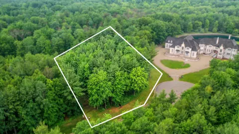 Fonda Fields Court, Hobart, WI 54155