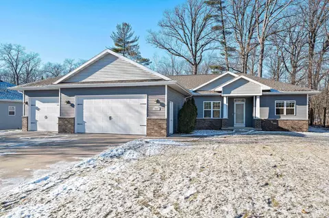 2875 Sleepy Hollow Dr, Green Bay, WI 54311