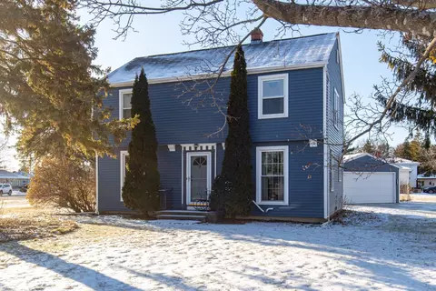 946 Hickory Ln, Neenah, WI 54956