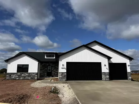 2405 Brantwood Dr, Neenah, WI 54956