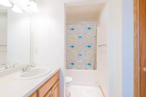 Bath - 5356 Pleasant Way, Appleton, WI 54913 photo 2 of 7