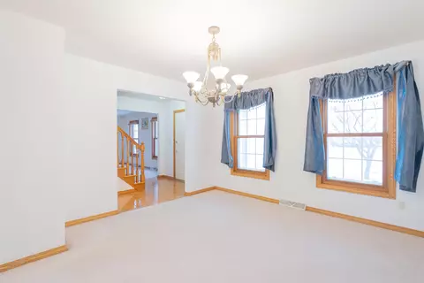 Living - 5356 Pleasant Way, Appleton, WI 54913 photo 3 of 9