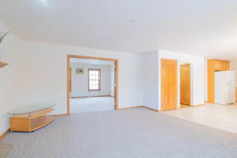 Living - 5356 Pleasant Way, Appleton, WI 54913 photo 7 of 9