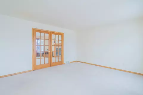 Living - 5356 Pleasant Way, Appleton, WI 54913 photo 6 of 9