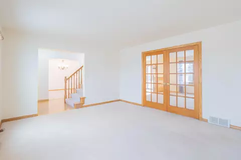 Living - 5356 Pleasant Way, Appleton, WI 54913 photo 4 of 9