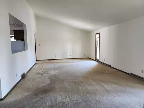 Living - 5001 N Lynndale Dr, Appleton, WI 54913 photo 1 of 3