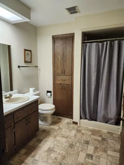 Bath - 5001 N Lynndale Dr, Appleton, WI 54913 photo 1 of 1
