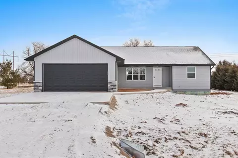 8488 Brynmor Ln, Winchester, WI 54947