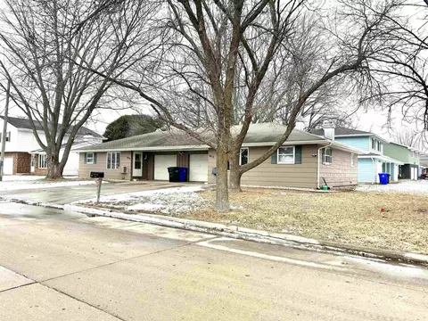 3610 Edgemere Dr, Appleton, WI 54915