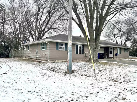 3610 Edgemere Dr, Appleton, WI 54915 photo 2