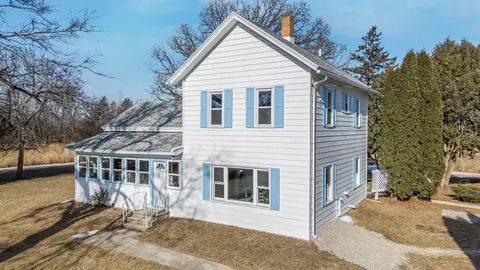 5062 Breezewood Ln, Winneconne, WI 54986