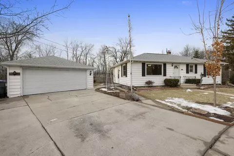 1407 Matthews St, Neenah, WI 54956