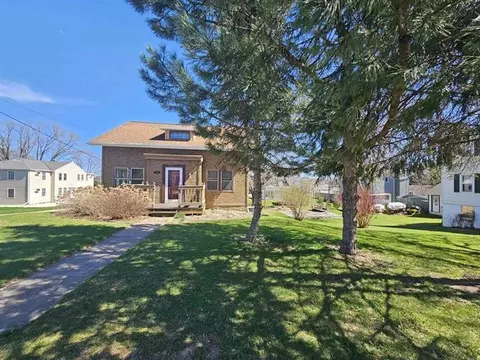 2109 S Broadway St, Green Bay, WI 54304