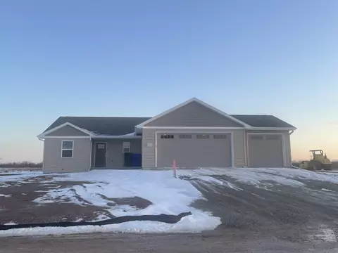 2101 White Dove Ln, Kaukauna, WI 54130