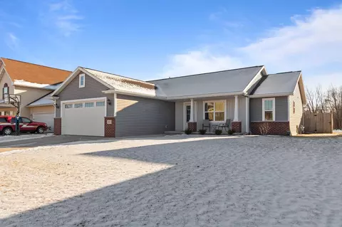 2697 Cavalry Ln, Neenah, WI 54956