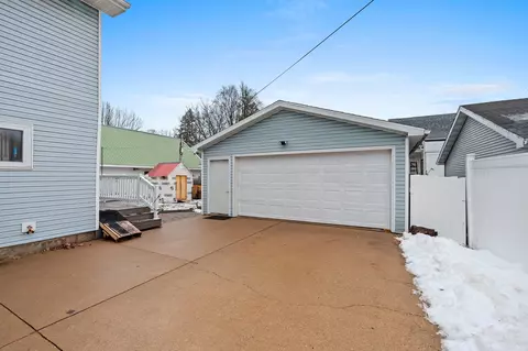 908 N Superior St, Appleton, WI 54911 photo 2