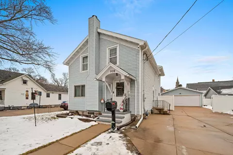 908 N Superior St, Appleton, WI 54911